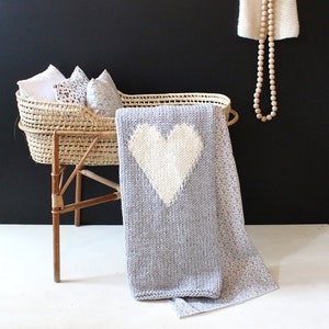 THE HEART Baby Blanket Grey/ Cream Heart