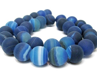 Agate Blue 12 mm striped matt gemstone strand, chain strand