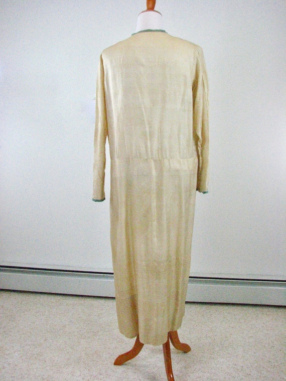 1920s  Silky Rayon Shift Dress in a Versatile Cha… - image 7