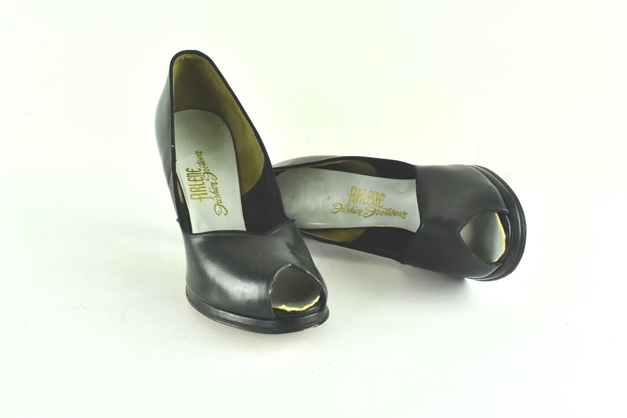 1940/50s Navy Blue Leather Peep-Toe Pumps by Arlene / size 8