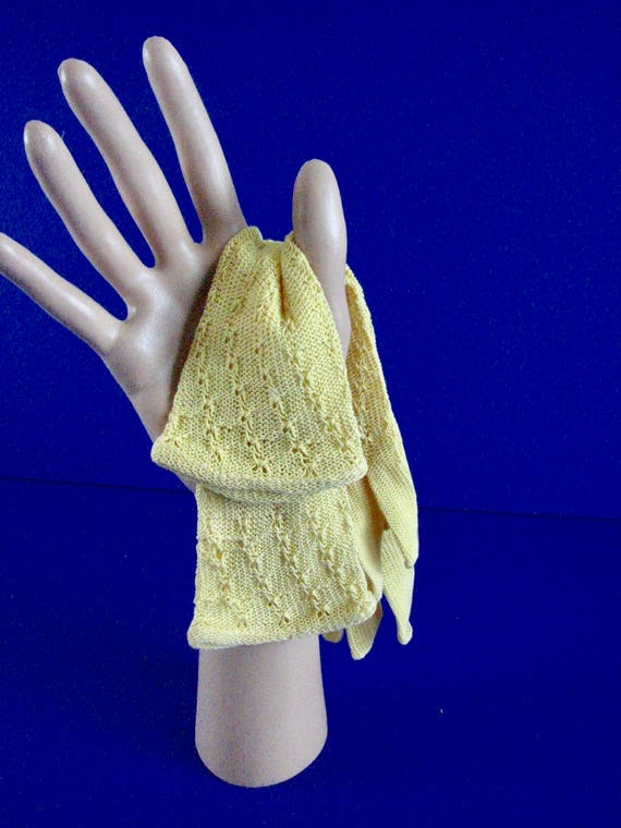 1930s Canary Yellow KNIT  Mid Length Gloves....siz