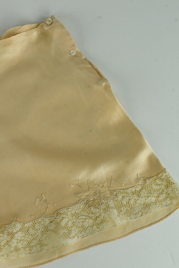 1920/30s Peach Silk Charmeuse Tap Pants with Lace… - image 3