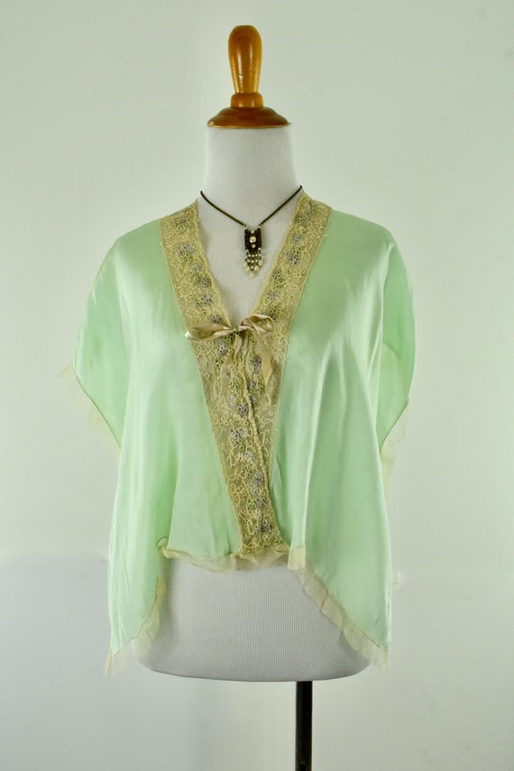 1920s  Crepe Silk Bed Jacket.... Lovely Green with