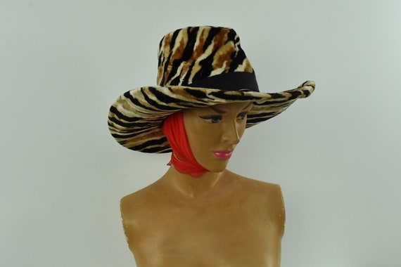 1970s Matching FAUX  FUR  Hat & Shoulder Bag.....… - image 3