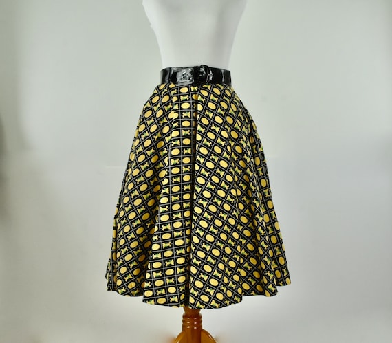1950s Black and Yellow Novelty Print Skirt with D… - image 1
