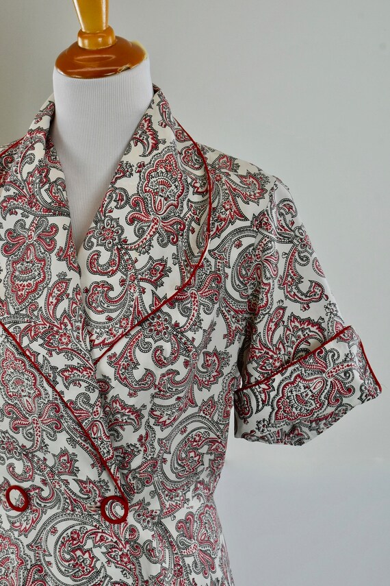 1940/50s Red PAISLEY Print Rayon  LOUNGING Gown..… - image 2