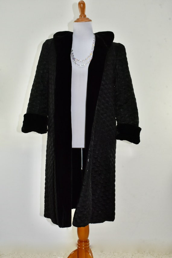 1950s REVERSIBLE Black Dress Coat .....Velvet & Q… - image 6