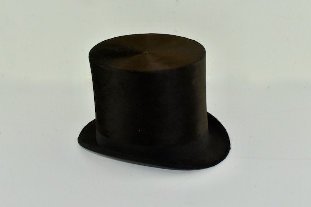 conversie Superioriteit beroerte Antique Black Fur Top Hat ..... Fabulous Purple Silk - Etsy India