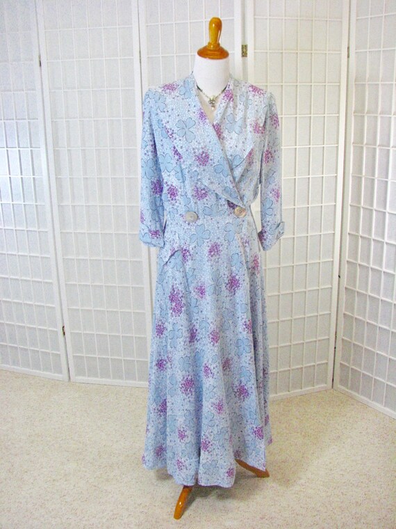 1940/50s Saybury Blue & Magenta Floral Rayon Robe