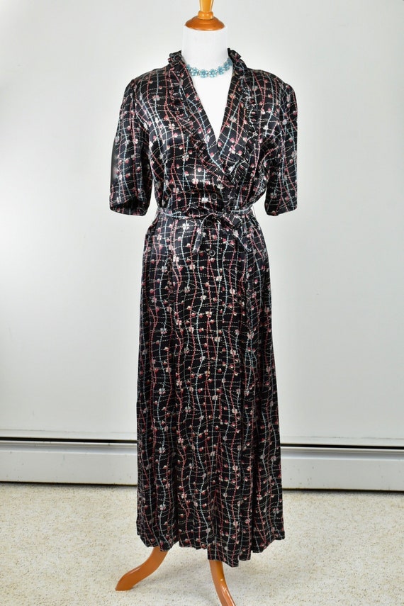 1940/50s  Black Rayon Satin Robe with Delightful P