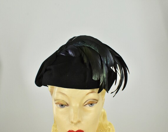1930s SCULPTED  Black Felt Hat with Iridescent Fe… - image 2