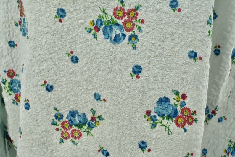 1950s Seersucker Pajamas with Blue /& Pink Flowers... New Old Stock........size 36 LARGE