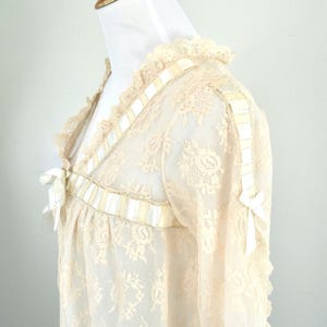 1960s Blush Lace Robe with Ribbon Detail by Anne Maid  Lingerie....  MINT Condition....size SMALL / MEDIUM