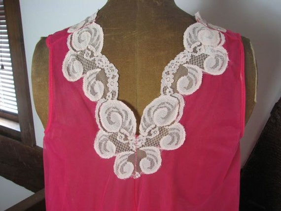 1960s Hot Pink  Nightgown......    size Medium...… - image 5