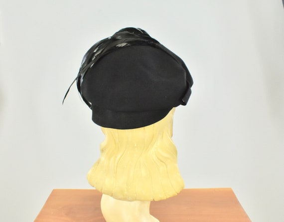 1930s SCULPTED  Black Felt Hat with Iridescent Fe… - image 5