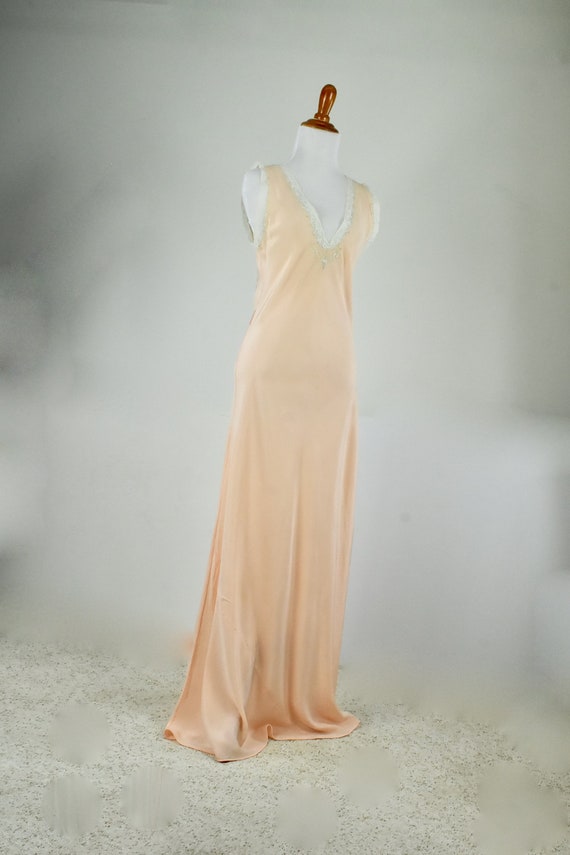 1920/30s Peach Silk & Lace Bias Cut Nightgown,,,,… - image 4