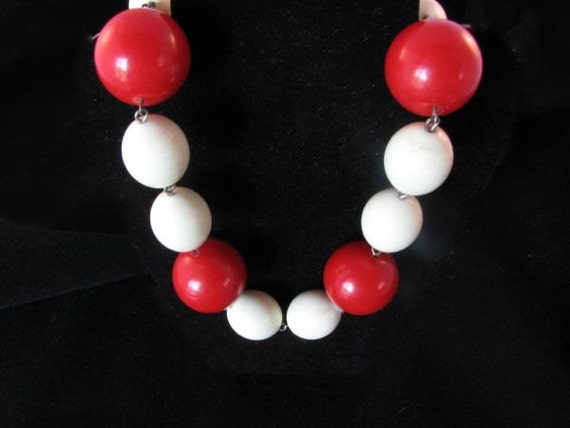 1940s Early Plastic Choker
