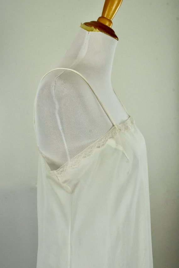 1960/70s White  Lace  Slip / Nightgown .....size 3