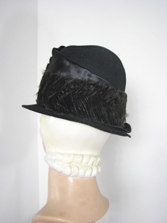 Edwardian Black Wool Felt Cloche with Marabou Fea… - image 3