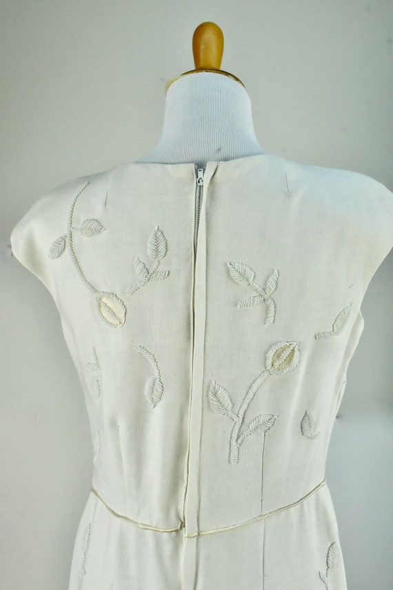 1960s Gorgeous Hand Beaded Ivory Linen Dress.....… - image 6