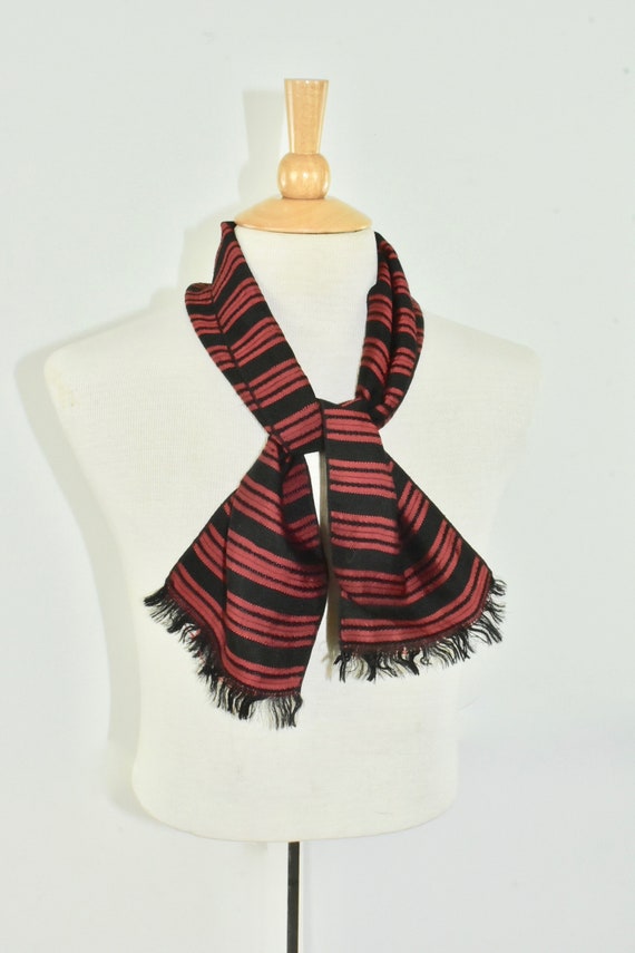 1930/40s Men's Woven Silk Coat Scarf in Red & Bla
