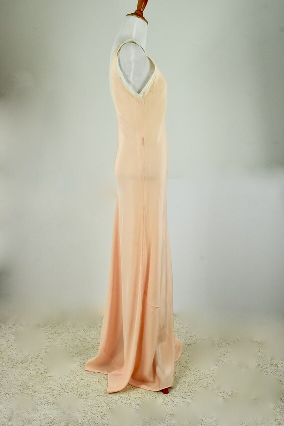1920/30s Peach Silk & Lace Bias Cut Nightgown,,,,… - image 5