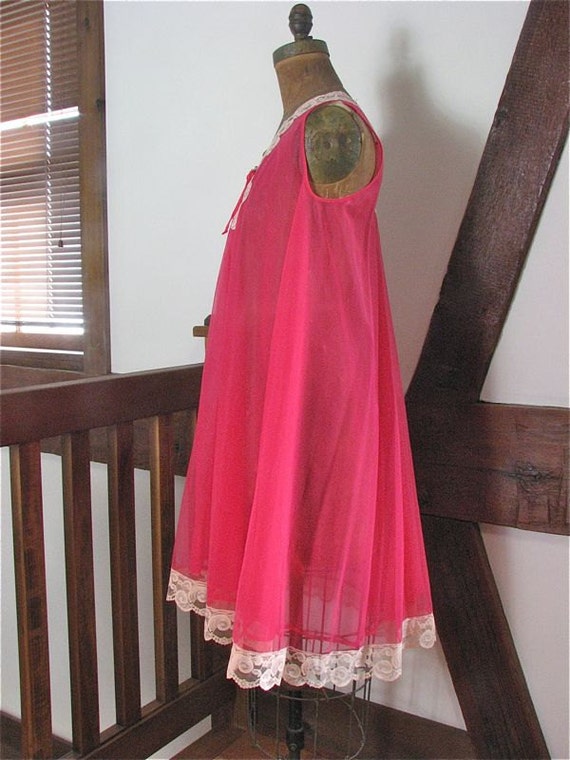 1960s Hot Pink  Nightgown......    size Medium...… - image 3