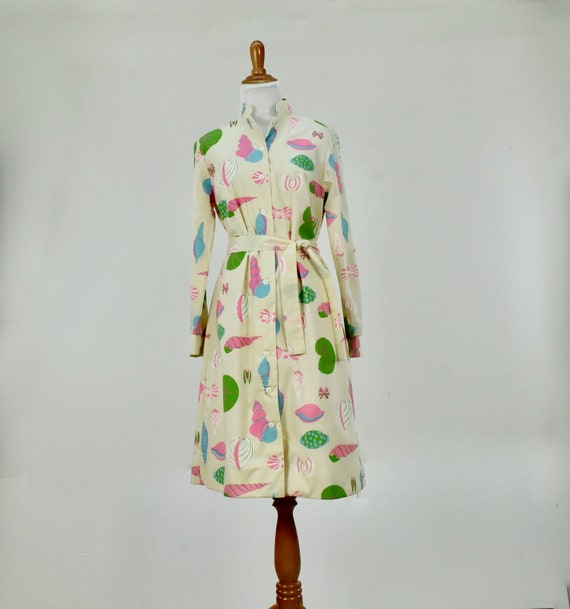 1960/70s VESTED GENTRESS Candied Sea Shell Butto