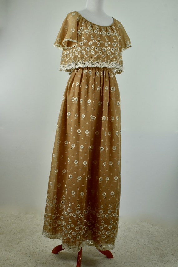 1970s RONA Prairie EMBROIDERED /  Eyelet Muslin D… - image 2
