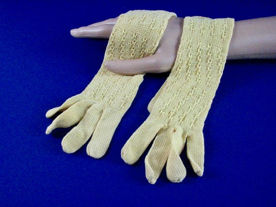 1930s Canary Yellow KNIT  Mid Length Gloves....si… - image 2