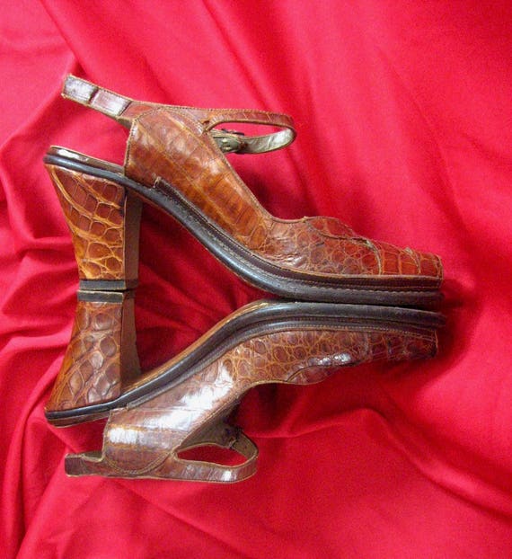 1940s Peep Toe  Alligator  Sandals ... HAND SEWN … - image 5