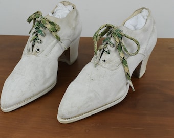 1910/20s  White Canvas Women's  Athletic Shoes ......RARE FIND...... size 4 1/2 to 5