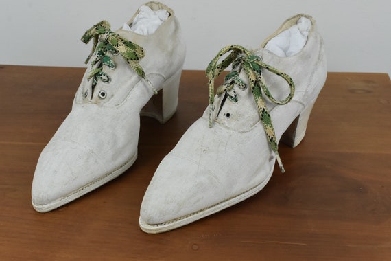 1910/20s  White Canvas Women's  Athletic Shoes ..… - image 1