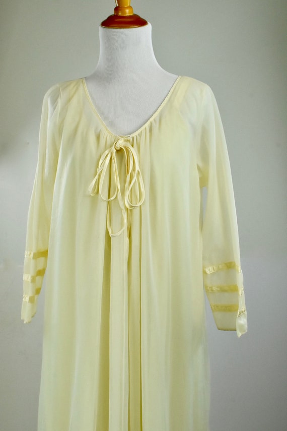 1960s INTIME Butter Yellow Nylon Peignoir Set Gem