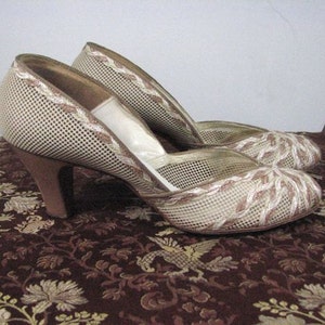 1950s Summer Woven Beige Peep-Toe Sandals / size  8