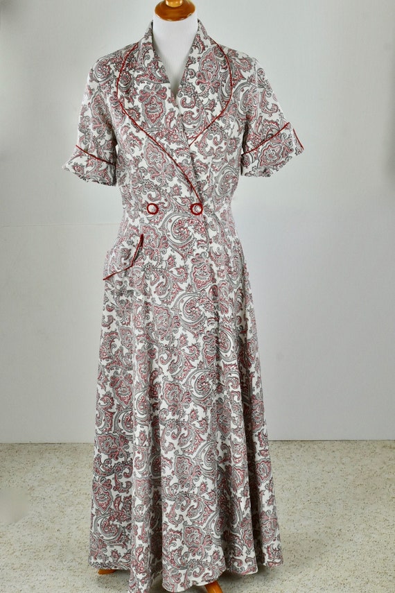 1940/50s Red PAISLEY Print Rayon LOUNGING Gown...