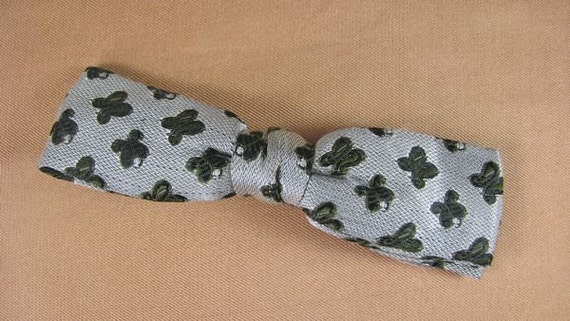 1950s Silver Printed Clip Bow Tie - image 1