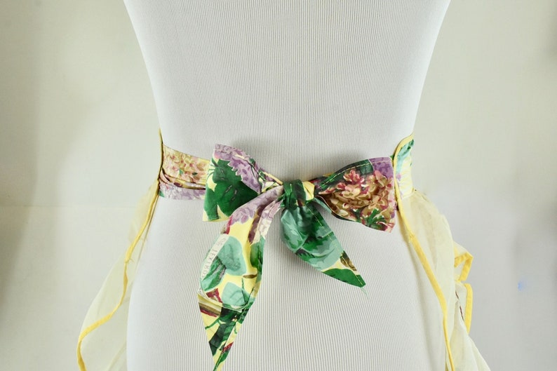 Vintage Floral Hostess Apron.......size Small to Medium