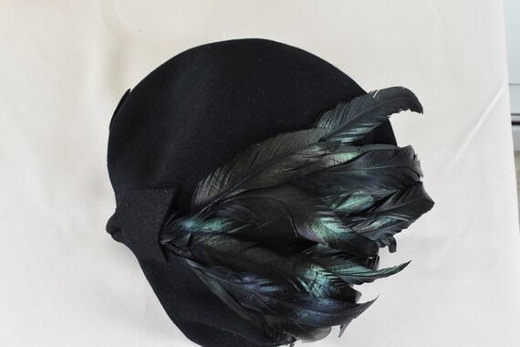 1930s SCULPTED  Black Felt Hat with Iridescent Fe… - image 7