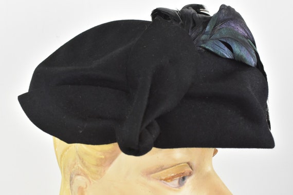 1930s SCULPTED  Black Felt Hat with Iridescent Fe… - image 3