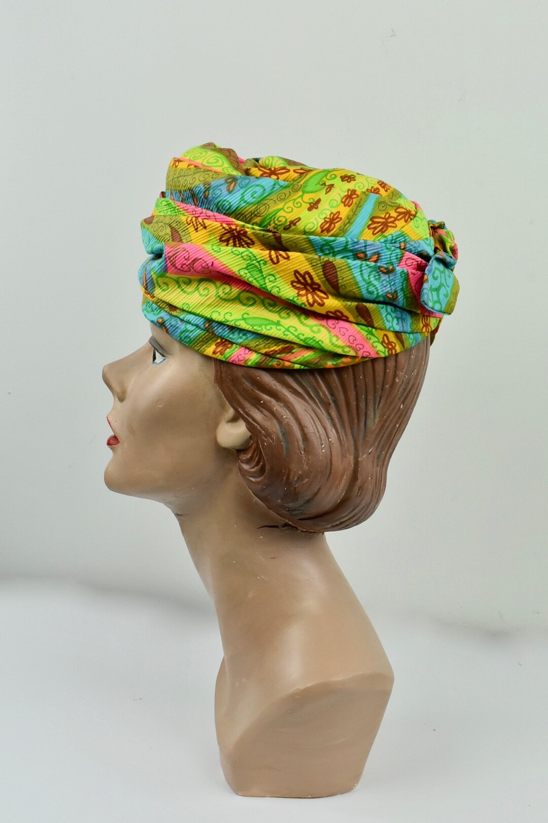 Vintage MOD 1960’s yellow hat - Jean Arlett creations. Vintage 1960s yellow hat - Gem main image 2