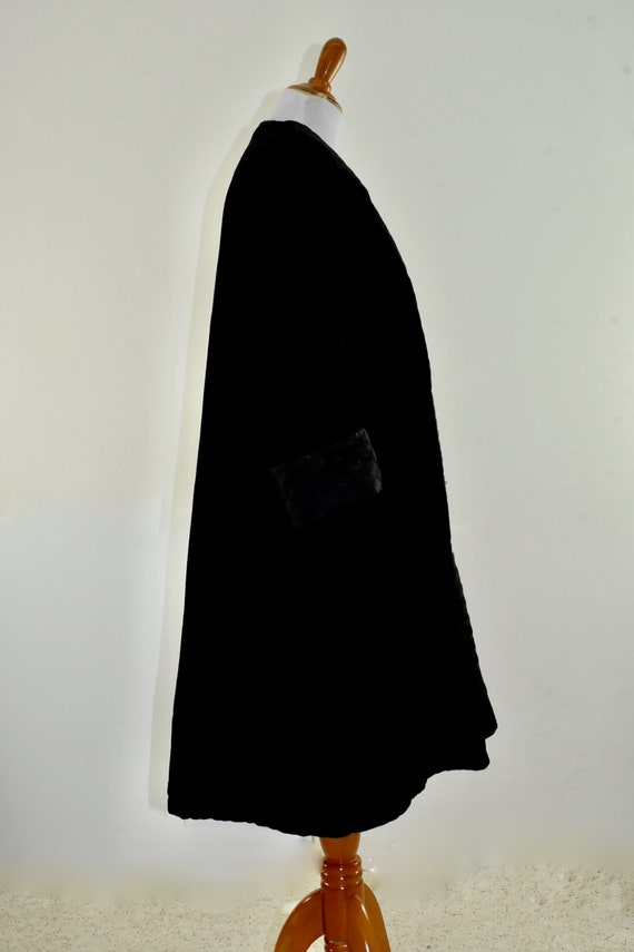 1950s REVERSIBLE Black Dress Coat .....Velvet & Q… - image 3