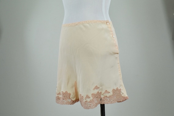 1920/30s Blush Silk Crepe Tap Pants with Lace / si