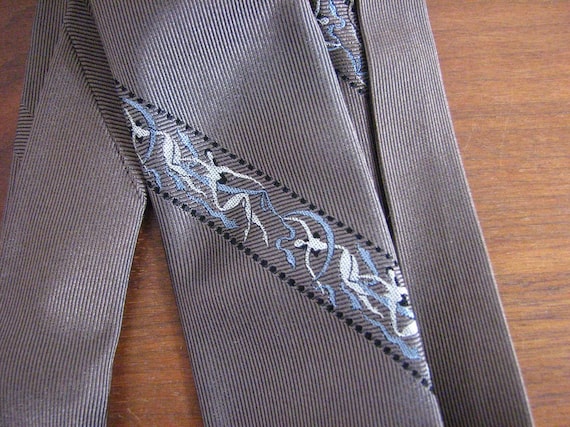 1960/70s Taupe Silk Twill  Necktie by Dore/  Swit… - image 1