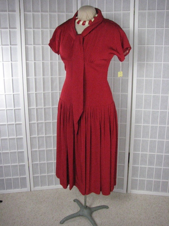 1940/50s Rayon Knit Red Dress with Lovely Seam De… - image 1