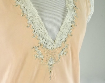 1920/30s Peach Silk & Lace Bias Cut Nightgown,,,, HAND WORK ,,,,  size Medium