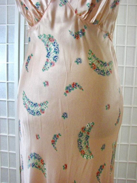 1930s Peach Silk Charmeuse Bias Cut Nightgown....… - image 4