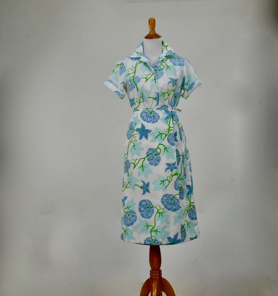 1970s VESTED GENTRESS 2 piece PERIWINKLE Floral