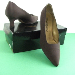 Yves St. Laurent Brown Peau de Soie Dress Heels & Box .....  Made in Italy .....size 7 1/2