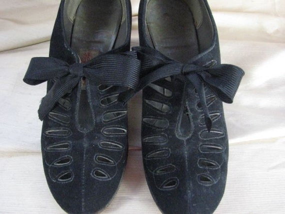 1930s Handsewn  Black Suede Heels.....size 7    F… - image 2